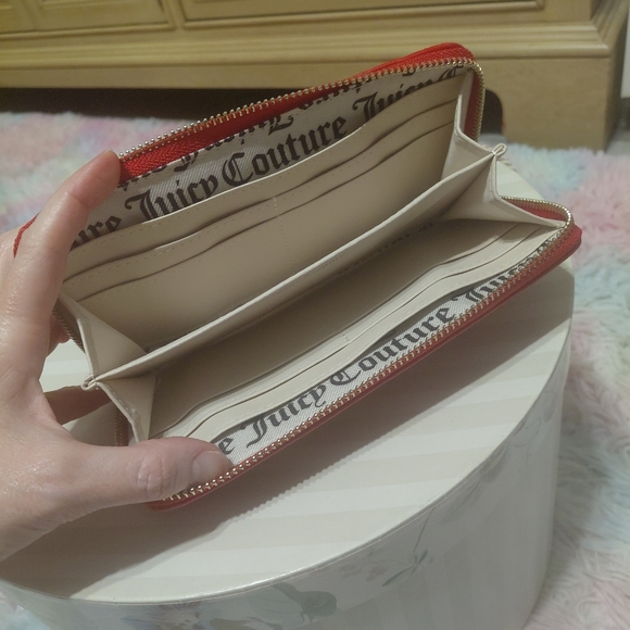 Juicy Couture Red Deluxe Wallet  with Heart Zipper Pull Brand New With Tags - Picture 4 of 8